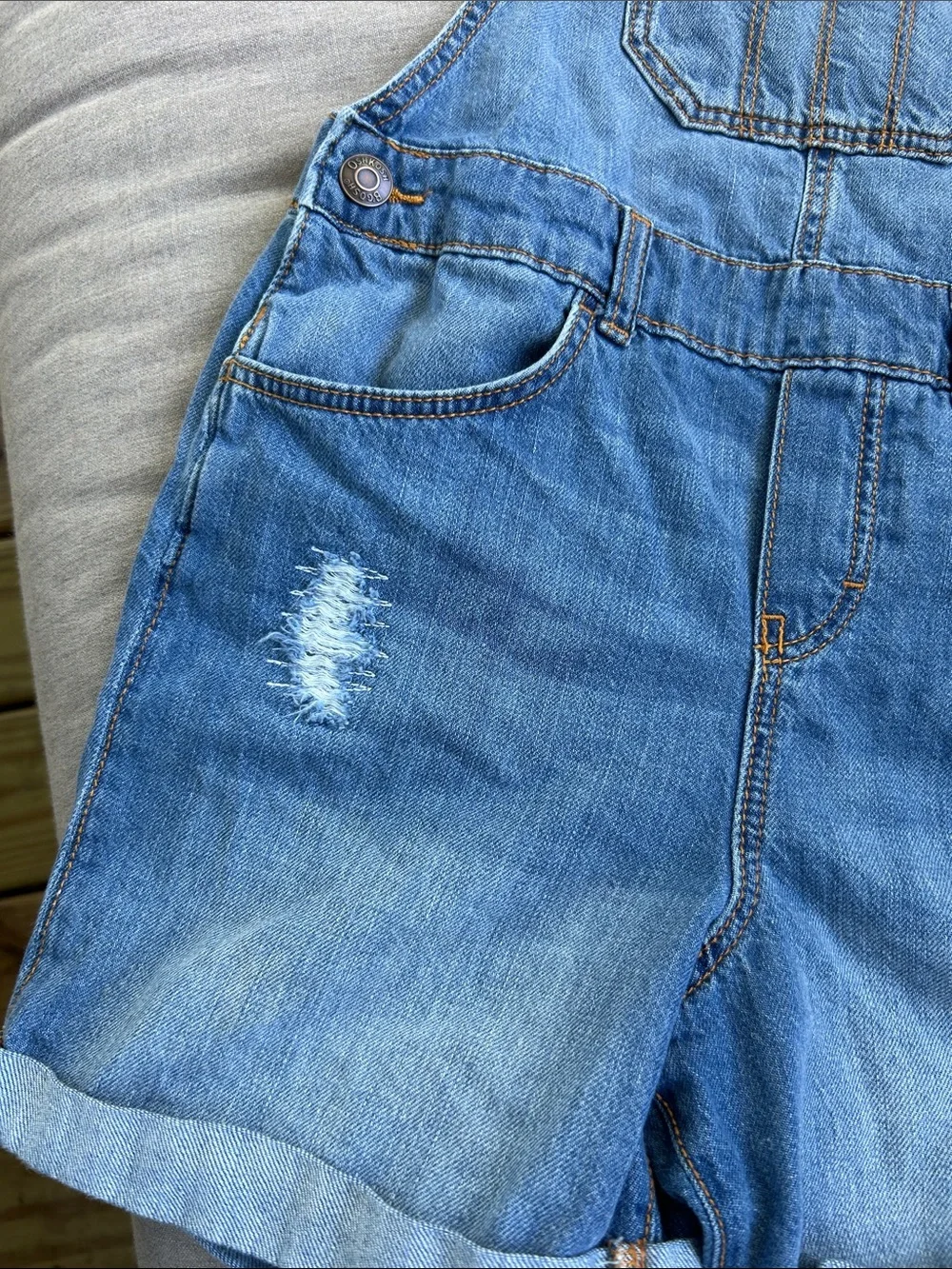 OshKosh B'gosh Light Blue Denim Short Overalls Vestback retro girls size 8 bibs